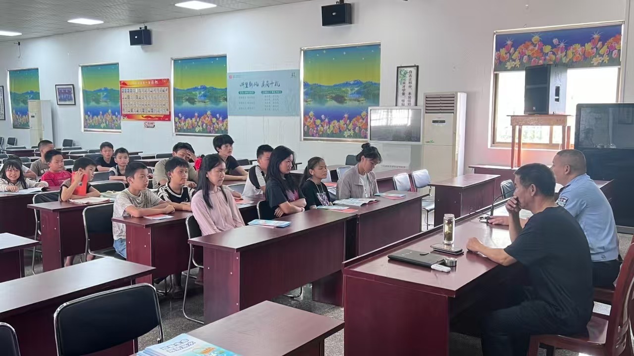 曹娥派出所暑假期間在金村村文化禮堂開展“打瑤”整治專項宣傳